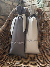 Načíst obrázek do prohlížeče Galerie, Polštář wellness s levandulí vyšívaný Vše je dobré - novinka